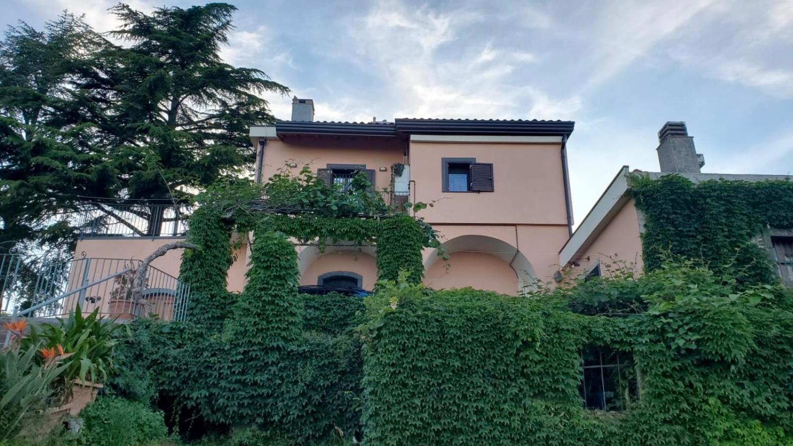 Tenuta Kiwi Dell'Etna Milo Esterno foto